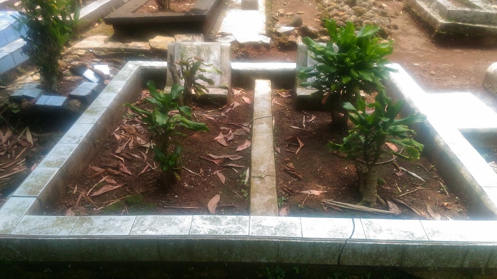 Makam Letkol KH Iskandar Idries dan isterinya, Siti Aisyah